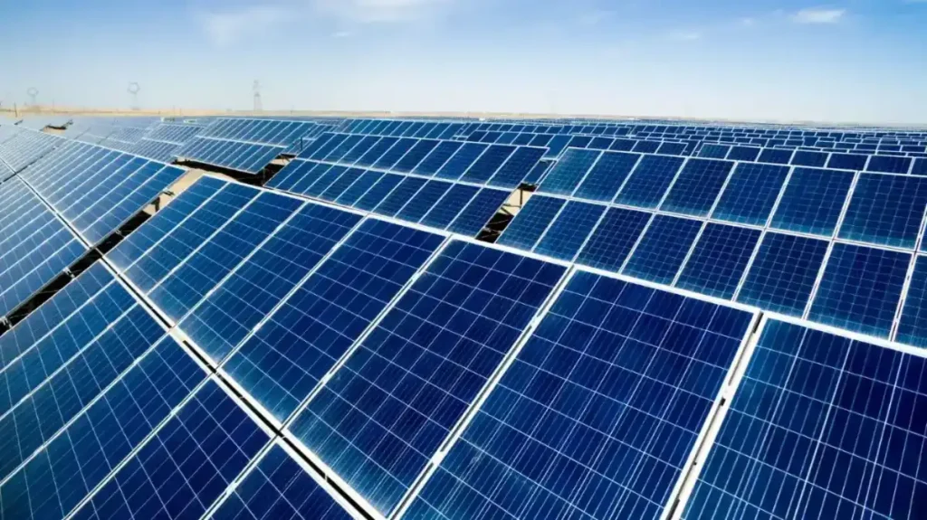alt="ROMÂNIA VERDE - Ce sunt panourile fotovoltaice? Cum funcționează panourile fotovoltaice?"