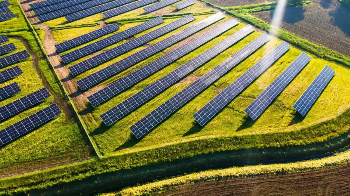 alt="România Verde: Utilizarea fotovoltaicelor - în ce domenii mai sunt folosite sistemele fotovoltaice"